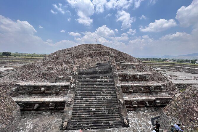 100% Private Tour in Teotihuacán Pyramids from Mexico City - Walking the Avenue of the Dead to the Pyramid of the Sun and Moon
