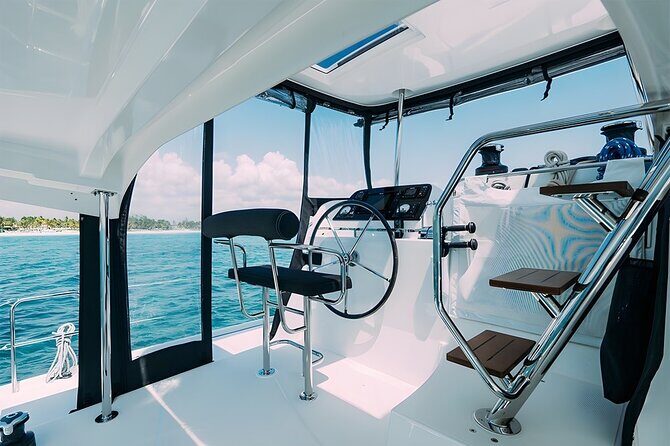 3 Hour Catamaran Experience in a Private 42' Lagoon - Food, Snacks, and the Premium Open Bar Setup