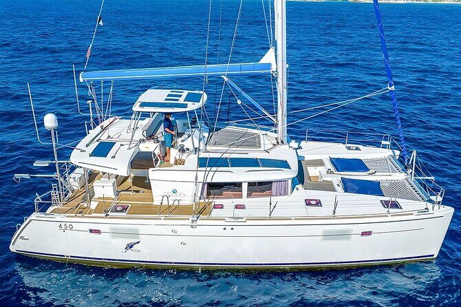 3 Hours Exclusive 45' Lagoon Catamaran Experience - Food and open bar: snack plates that actually hit the spot