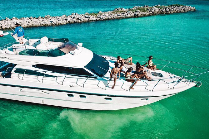 4 Hour - 47' Azimut, Tulum, Playa del Carmen, Riviera Maya - Lunch onboard: why the food setup matters on a yacht