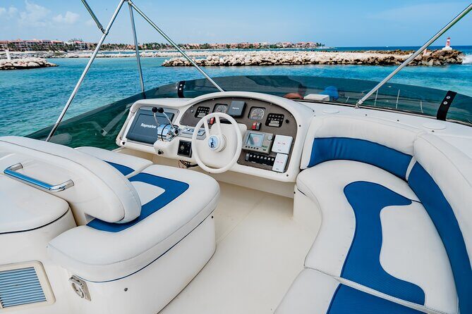 4 Hour 50' Azimut Yacht All-Inclusive in Tulum & Playa del Carmen - Cruise toward the In-Ha reef: where you hunt for turtles and stingrays