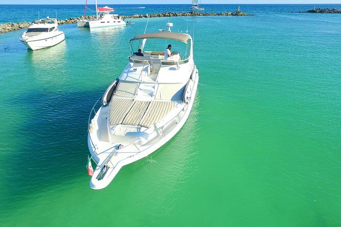 4 Hour - 51' Sea Ray, Tulum, Playa del Carmen, Riviera Maya - Lunch on a yacht: why this is more than just food