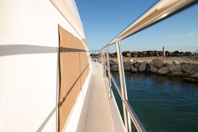 4 Hour - 60' Neptunus - Tulum, Playa del Carmen, Riviera Maya - Coastal cruise comfort: air-conditioned space and premium audio
