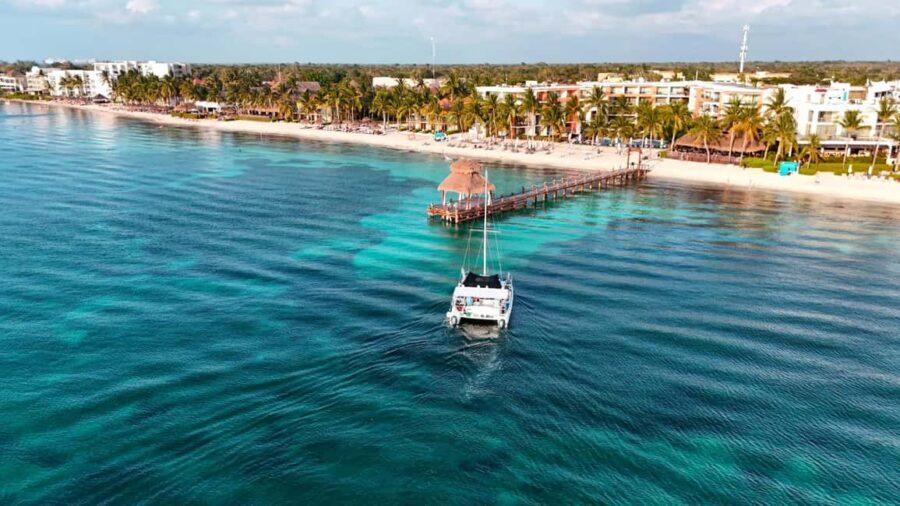 4 Hour Turtle Sanctuary Experience on a Luxury Catamarán - The Luxury Catamarán Setup: Bathroom, Shade, and Real Power