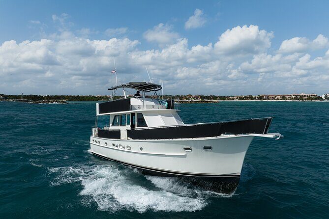 4 Hours - 53' Hatteras - Tulum, Playa Del Carmen, Riviera Maya - A 4-hour charter that actually feels like yours