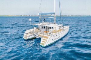 4 Hours Exclusive 45' Lagoon Catamaran Experience - Food and premium drinks: what’s actually included