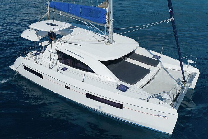 4H Lux 40' Catamaran All-Inclusive in Tulum and Playa del Carmen. - Cruise up the Riviera Maya toward Paamul Bay