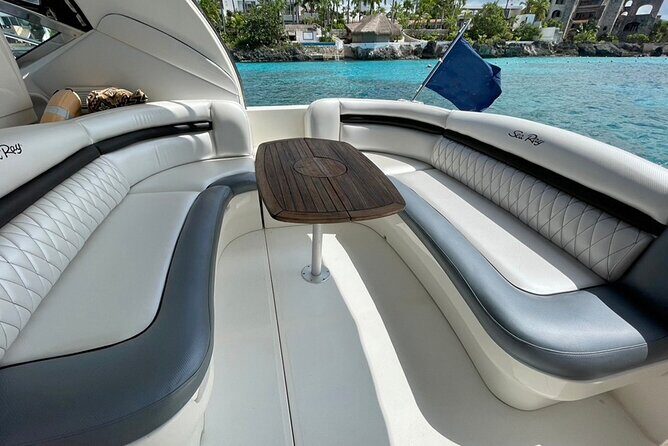 4H private 40' Yacht All-Inclusive in Tulum & Playa del Carmen - Food and drinks: ceviche, chips, guacamole, and unlimited bar