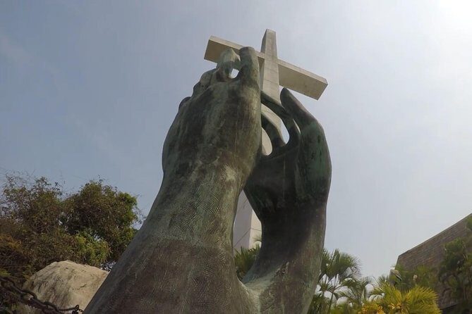 4Hrs City Tour Exclusively for Hotels, Divers, Chapel & Mural. - Las Brisas and the central avenue: where the tour turns into local living