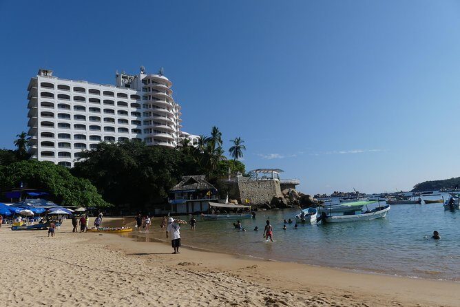 4Hrs Small Group Half Day City Tour with Lunch at High Divers - Stop 1: Capilla de la Paz for a bay-view reset