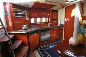 5-Hour Private 40' Yacht 2-Stop Tour to In-Ha reef with Food, Drinks & Snorkel - Onboard food, open bar, and the Scallywags-style atmosphere