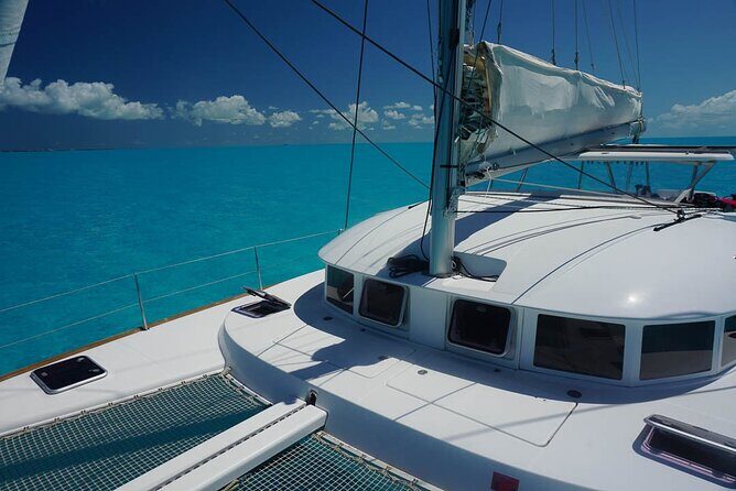 5H Private 40'Catamaran All-Inclusive in Tulum & Playa del Carmen - Open bar and meals: what’s actually included (and what it feels like)