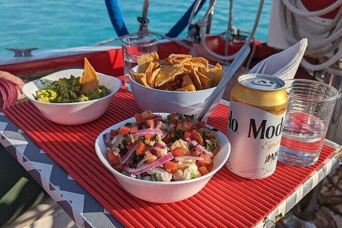 6hrs of Sailing in Bacalar Lagoon: discover Cenotes, Islands and Stromatolites. - Sailing Colibrí Crew: How the Team Keeps the Day Smooth