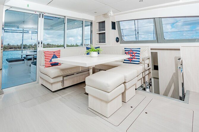 8-Hour Private 40' Cat 2 Stop to Cozumel, Food, Drinks & Snorkel - Lunch under a palapa vs onboard meals: pick the vibe