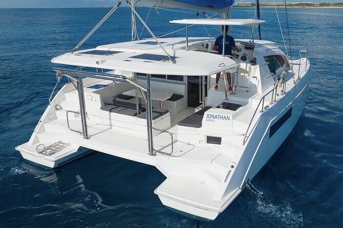 8-Hour Private 40' Cat 2 Stop to Cozumel, Food, Drinks & Snorkel - Troll fishing from the yacht: the hands-on twist