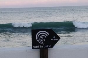 90 Min Surf Lesson / Great for Beginners - The 90 minutes: land lesson, then real waves