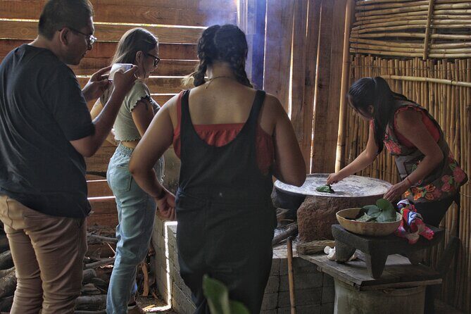 a day in the life of a Zapotec village - Lunch in the Traditional Kitchen