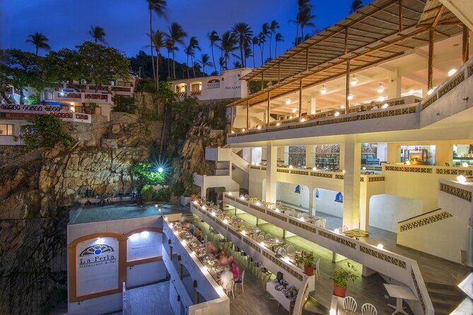 Acapulco Cliff Divers at Night - Drinks, Tips, and the Money Reality at the Edge of the Ocean