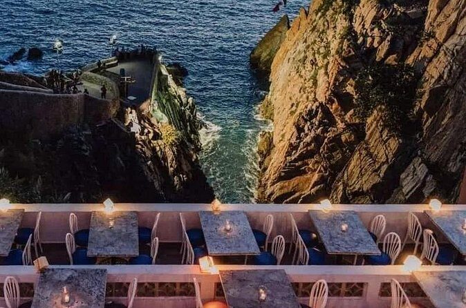 Acapulco Cliff Divers at Night - Should You Book Acapulco Cliff Jumpers at Night With Dinner?