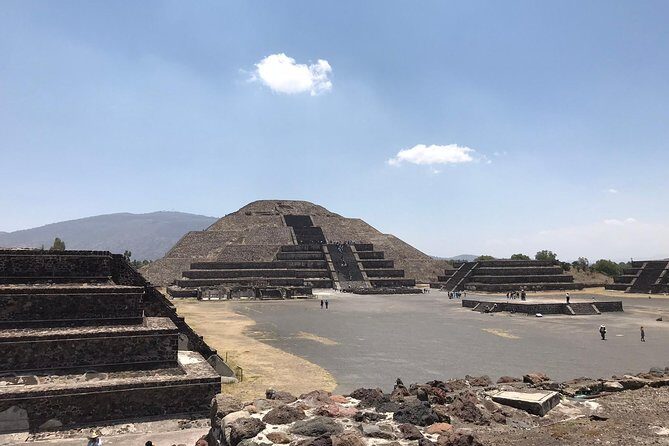 Acolman-Teotihuacán-Plaza of the Three Cultures- Craft Workshop - Teotihuacán Pyramids: Big scale, clear highlights, no climbing