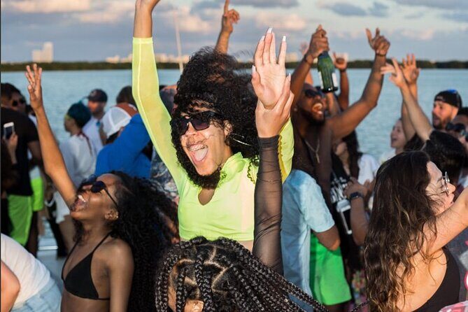 Adults only Hip Hop Sessions Boat Party Cancun - The Music and the DJ Energy (Hip Hop Focus With Crowd Control)