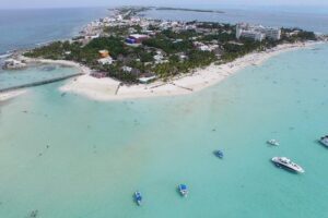 All Inclusive Caribbean adventure, reef snorkeling, Food & Drinks - The beach club lunch: simple, solid, and actually useful