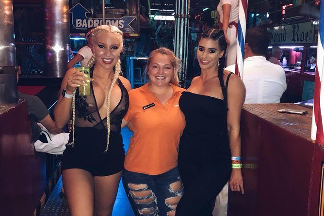 All you can drink- Club Crawl Los Cabos - Stop 3: The Final Push from 1:00 am to 1:45 am