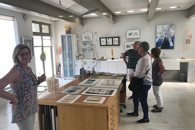 Art tour through artists' workshops around San Miguel de Allende - The guide and the driving: why you’re not just sightseeing