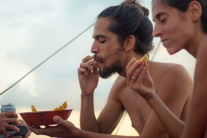 Bacalar: 4hr Private Sailing Tour with Guacamole & Drinks - The food and drinks setup: guacamole plus cold beer, on your schedule