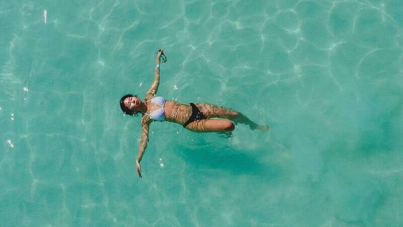 Bacalar Lagoon Sightseeing Boat Tour with Open Bar & Snack - Bacalar’s 7-Color Lagoon: what you see from the water