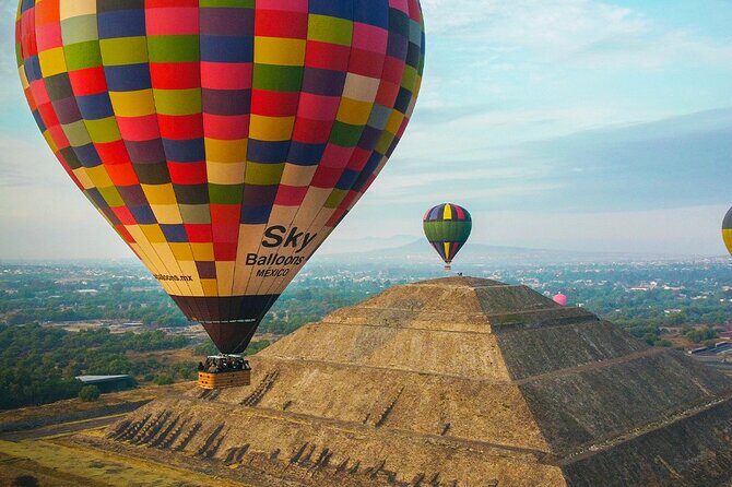 Balloon adventure: transfer+breakfast in the cave+guided pyramids - Guided Teotihuacan pyramids: Sun and Moon with up to 2 hours