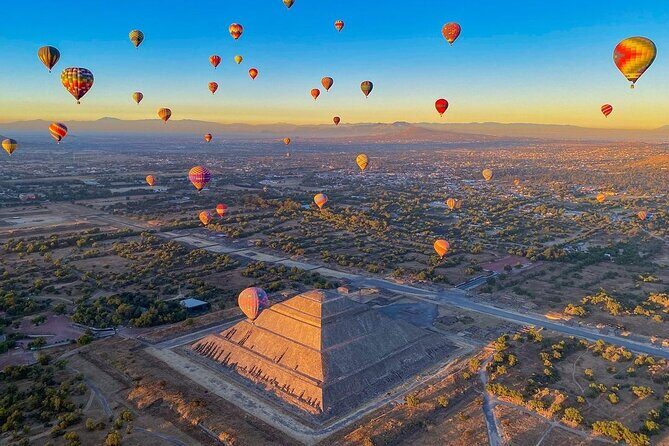 Balloon flight + Breakfast in cave + Pyramids + Pick up CDMX. - Teotihuacan at sunrise: the part that sells itself