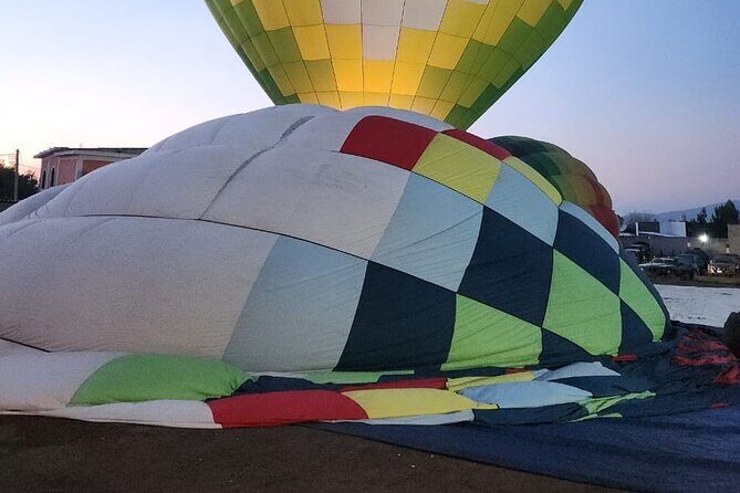Balloon flight + Breakfast + Transportation from CDMX (SMALL GROUP) - Pueblo Mágico workshop: stones, minerals, and a quick taste of local spirit