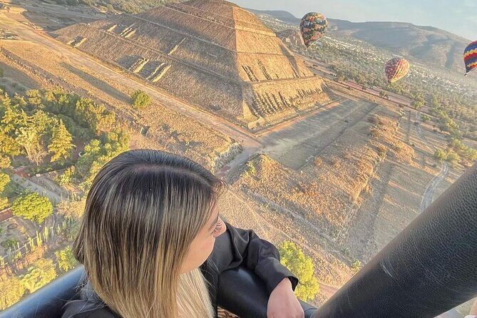 Balloon flight + CDMX pickup + Buffet Breakfast - Breakfast and the Post-Flight Toast: Simple, Included, and Useful
