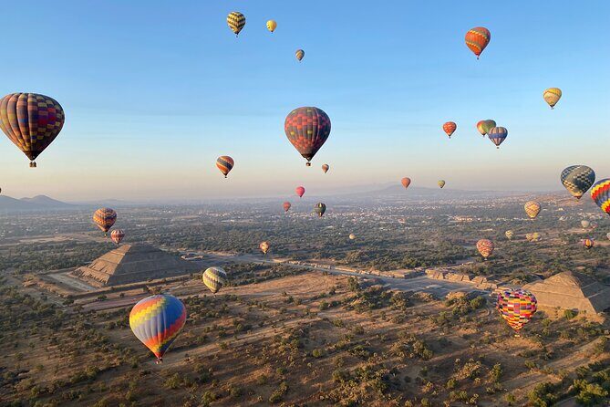 Balloon flight in Teotihuacán from Mexico City - The big draw: sunrise ballooning over Teotihuacán