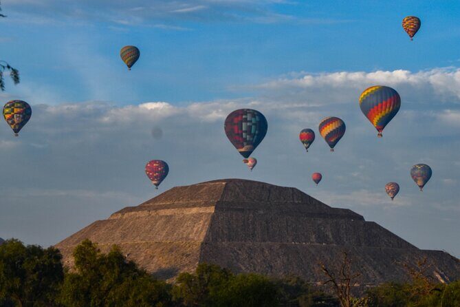 Balloon flight + pick up in CDMX + Breakfast in Cave + Teotihuacan - Tlalocan artisans, workshops, and the agave or mezcal tasting warm-up