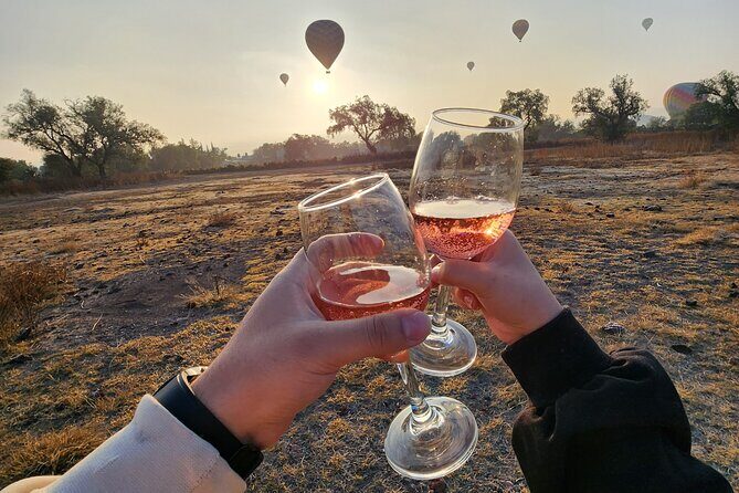 Balloon flight + Transportation + Breakfast in Cave or buffet + Pyramids - Key points to know before you go