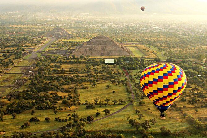 Balloon Flight with Breakfast in a Natural Cave and Transportation from CDMX - Breakfast in La Cueva: eating inside a natural cave