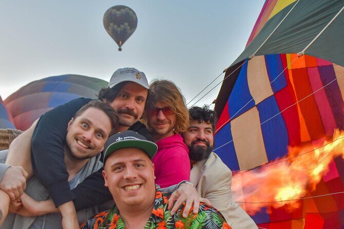Balloon Flight with Breakfast in a Natural Cave and Transportation from CDMX - Teotihuacán archaeological zone: up to 2 hours, and it can feel tight