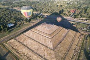 Balloon Flight with Breakfast in Cave and Pyramids of Teotihuacan - Pickup at 4 a.m.: the rhythm of a long but managed day