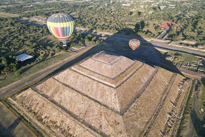 Balloon Flight with Breakfast in Cave and Pyramids of Teotihuacan - Pickup at 4 a.m.: the rhythm of a long but managed day