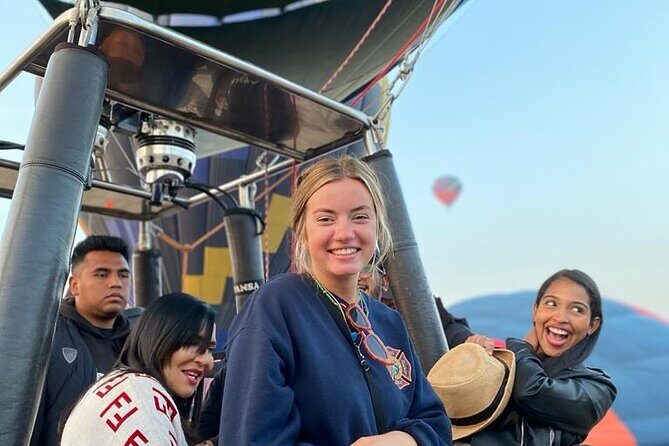 Balloon flight with breakfast in Cave and Pyramids tour from CDMX - Volando Alto launch: coffee, cookies, and the calm before lift-off