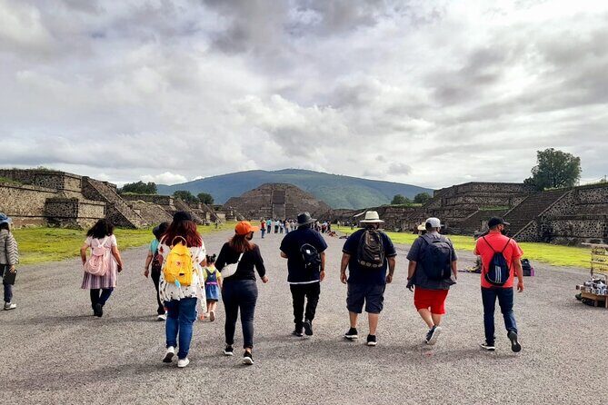 Balloon flight with private transportation and guided tour to Teotihuacán - The 5:00 AM start: why it matters here