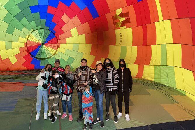 Balloon flight with private transportation and guided tour to Teotihuacán - San Francisco Mazapa: check-in, coffee, and balloon preparation