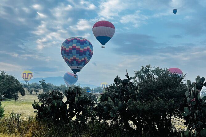 Balloon flight with private transportation and guided tour to Teotihuacán - What to bring for cold mornings, sand, and a long day