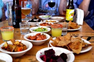 Bar hopping tour in Merida - Meeting at Monumento Andrés Quintana Roo and the 1:30 pm Pace