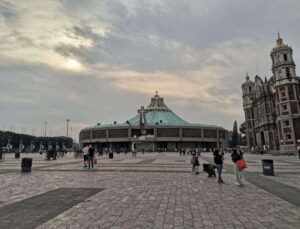 Basilica de Guadalupe: Complete Walking Tour - Enter the Old Basilica and understand why Guadalupe matters