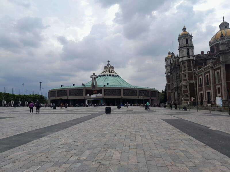 Basilica de Guadalupe: Complete Walking Tour - Ofrenda photo stop: quick, useful, and not random