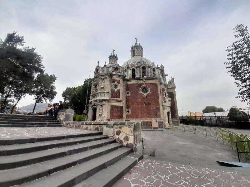 Basilica de Guadalupe: Complete Walking Tour - Capuchinas and the Basilica Nueva area: learning to read the complex