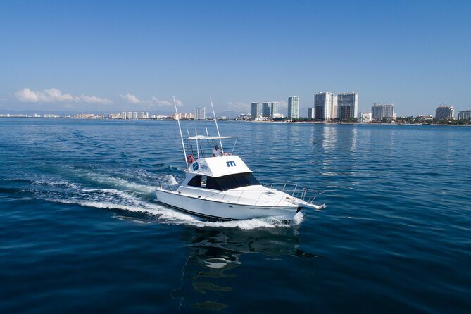 Bertram 38' Convertible Boat in Puerto & Nuevo Vallarta - Fishing and kayaking on the same outing: best way to split your time